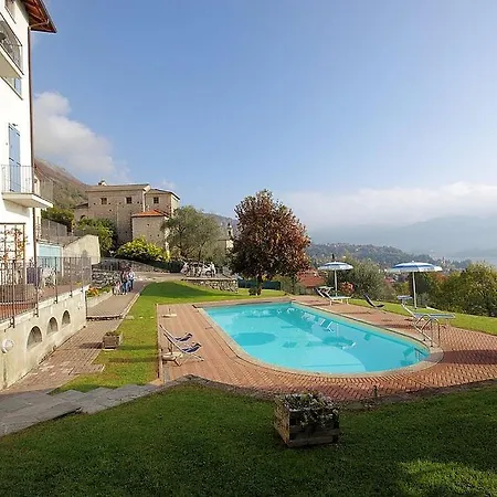 Sleeps 2 Pool Air Con Wifi