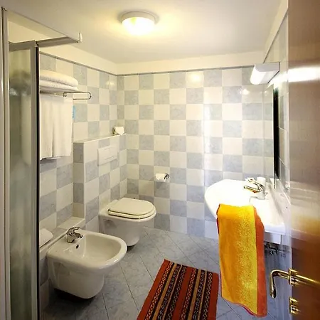 דירה Sleeps 2 Pool Air Con Wifi *